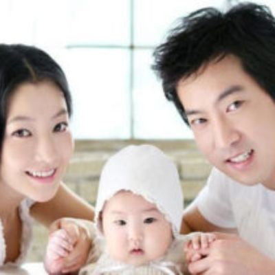 Park Yeon-ah with her family when she was a little kid